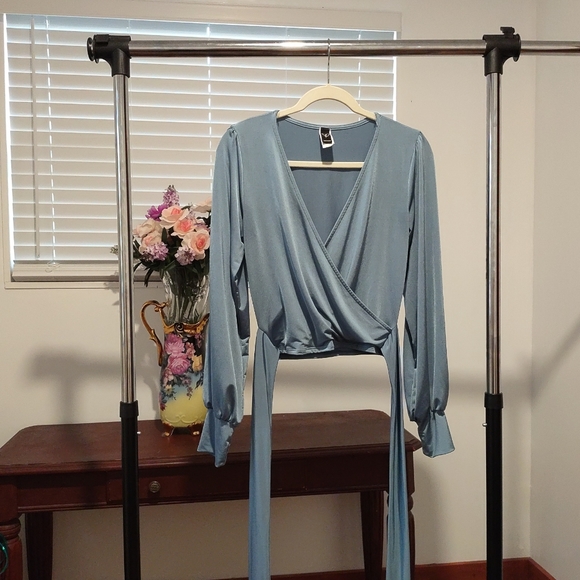 Sexy Women's Cropped Tops Large With Solid Front Tie - Picture 12 of 13